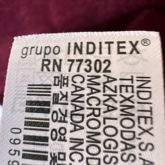 Zara Sweater Womens Size Medium Burgundy Soft Velour Corduroy Like Mock Neck - Picture 12 of 14